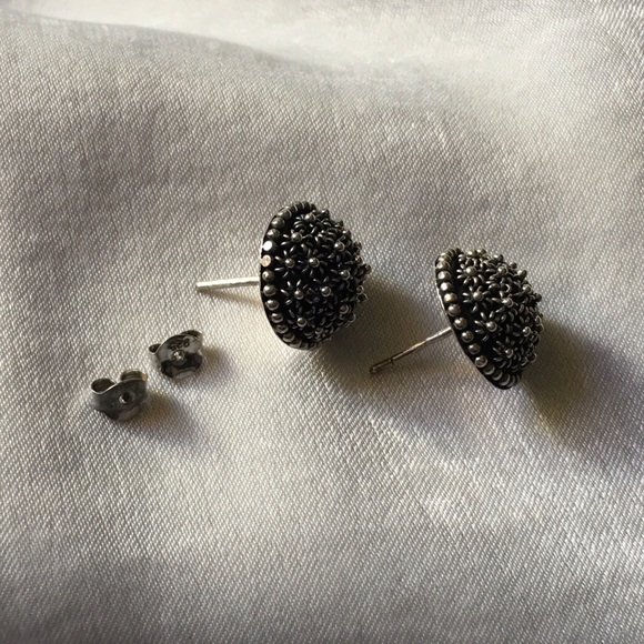 Vintage .925 Sterling Silver Granulated Studs - Picture 5 of 8